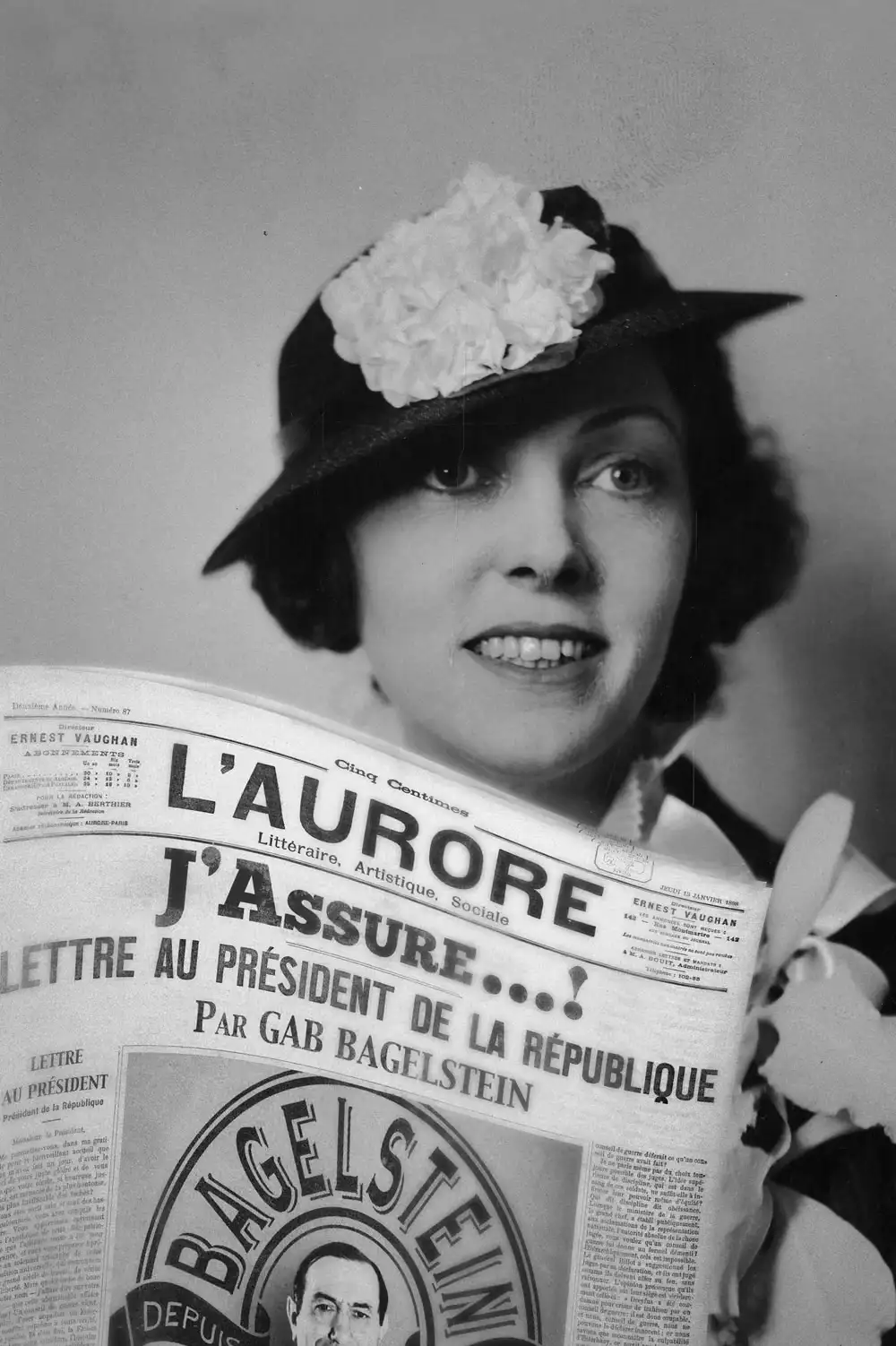 Une du journal « L’Aurore » détournée aux couleurs de la marque